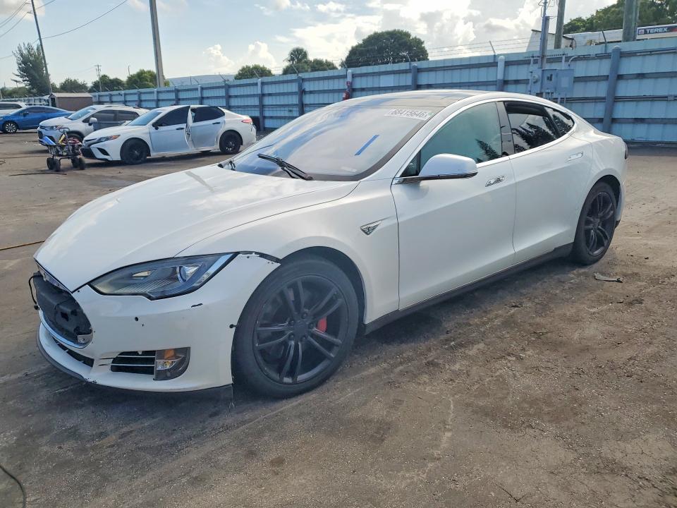 TESLA MODEL S 2015 with VIN 5YJSA1S22FF096735 - Photo from auction