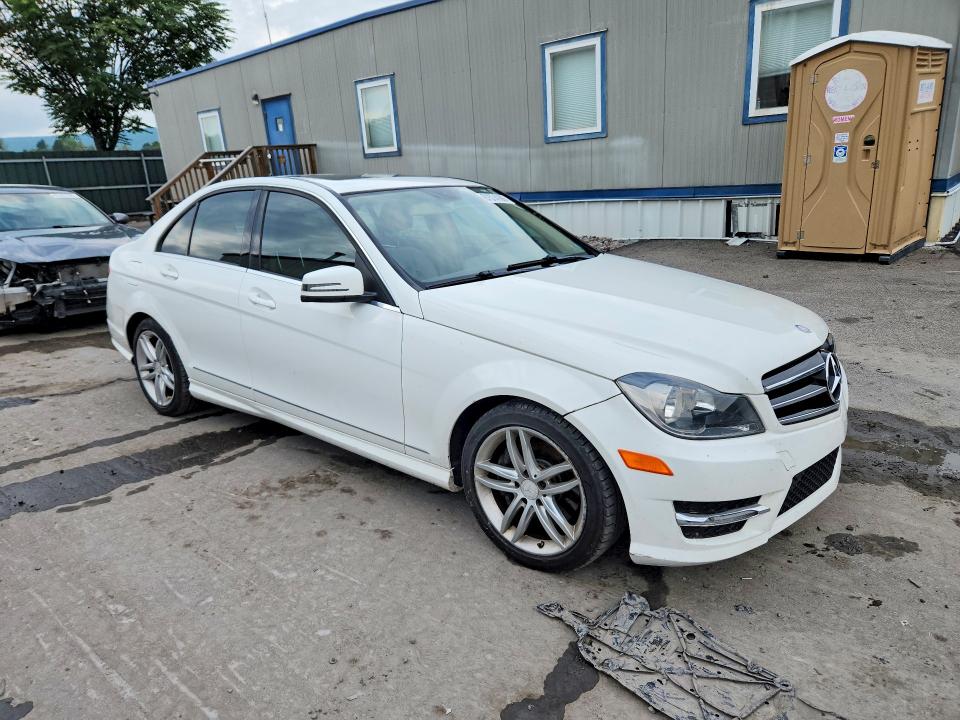 Photo 4 from auction – 2014 MERCEDES-BENZ C with VIN WDDGF8AB7ER324468