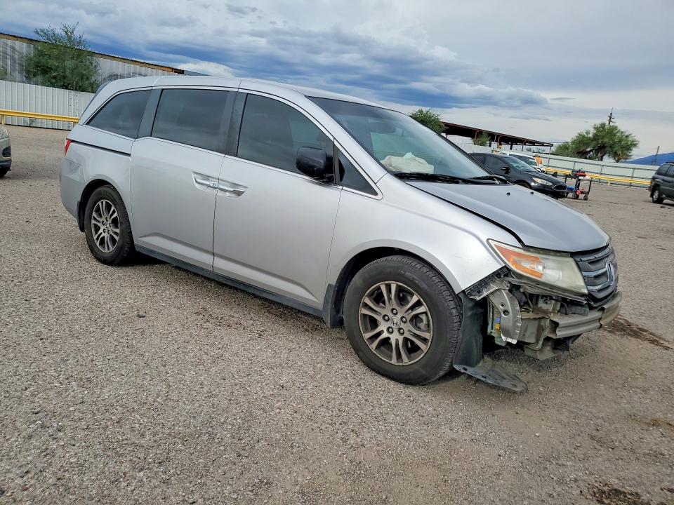Снимка 4 от търг – 2013 HONDA ODYSSEY с VIN 5FNRL5H68DB056201