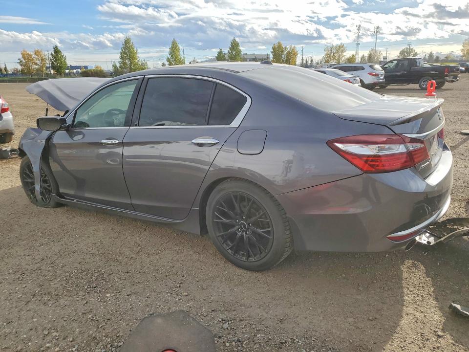 Снимка 2 от търг – 2017 HONDA ACCORD с VIN 1HGCR3F96HA802036