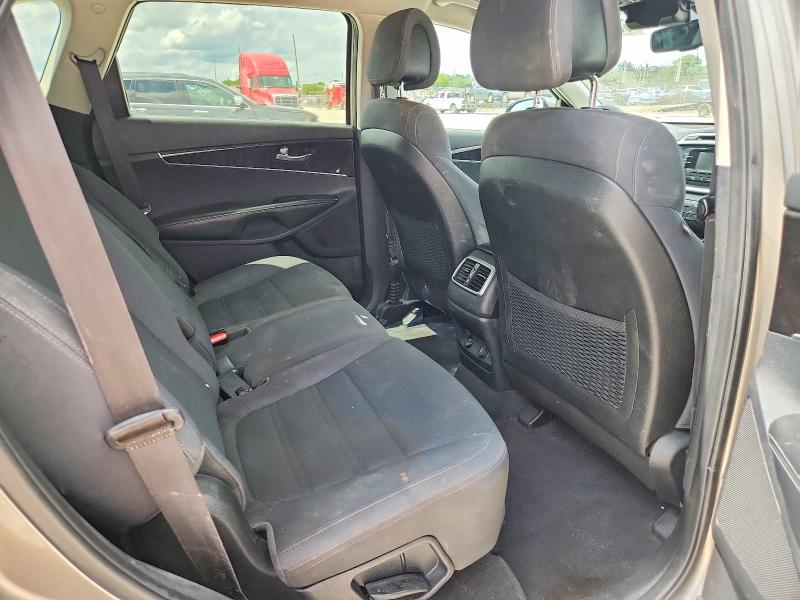 Photo 11 from auction – 2016 KIA SORENTO with VIN 5XYPG4A36GG088521