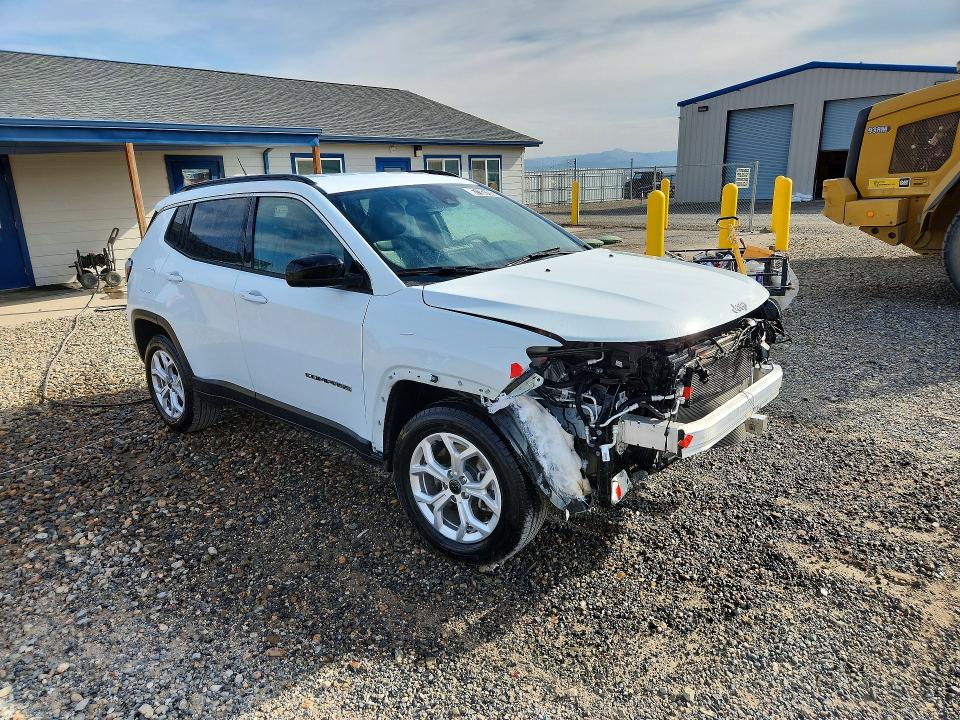 Photo 4 from auction – 2025 JEEP COMPASS with VIN 3C4NJDBN4ST605924