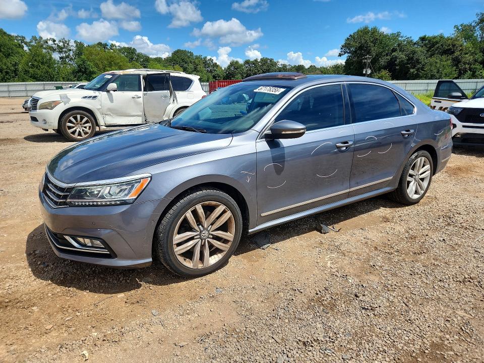 VOLKSWAGEN PASSAT 2017 с VIN 1VWCT7A33HC031319 - Снимка от търг