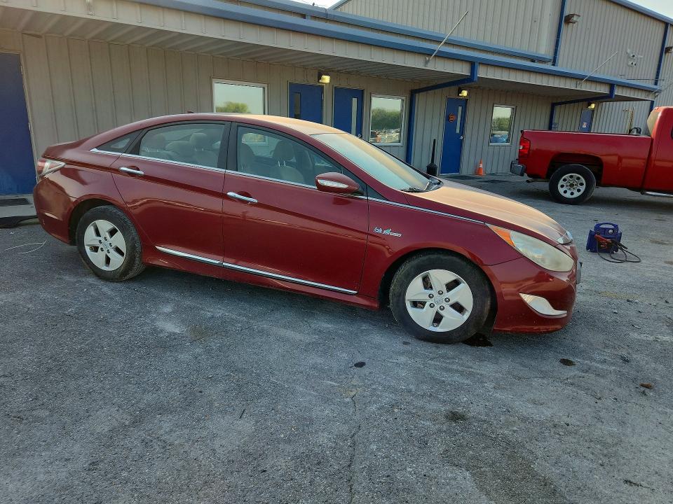Photo 4 from auction – 2012 HYUNDAI SONATA with VIN KMHEC4A48CA037751