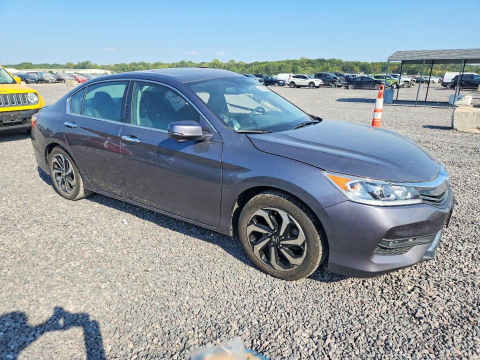 Photo 4 from auction – 2017 HONDA ACCORD with VIN 1HGCR2F85HA024393