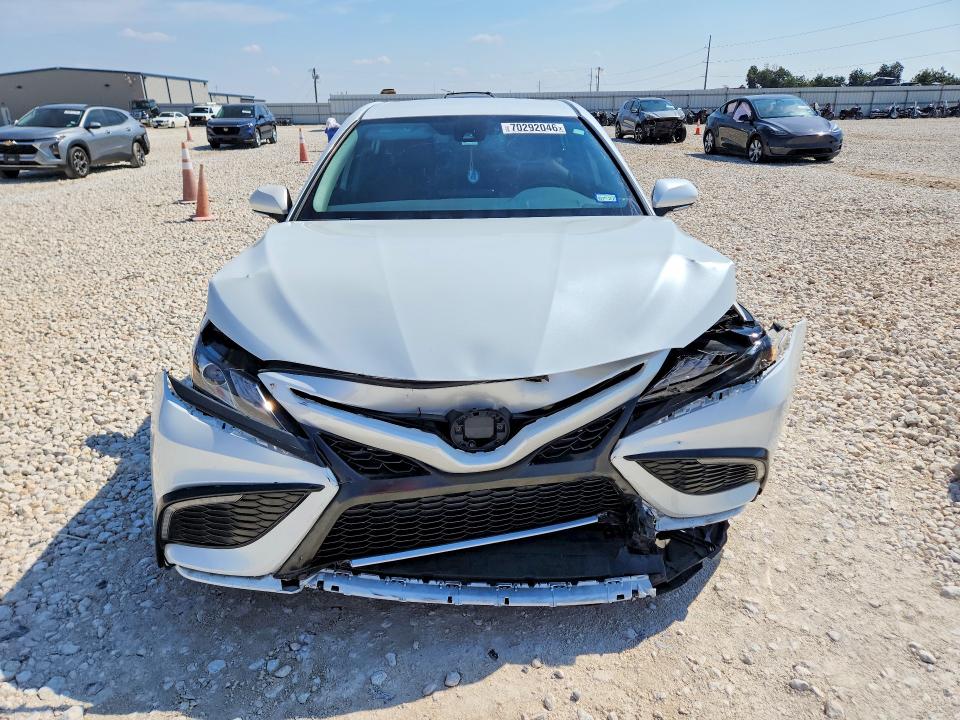 Zdjęcie 5 z aukcji – 2022 TOYOTA CAMRY z VIN 4T1K61AK1NU030665