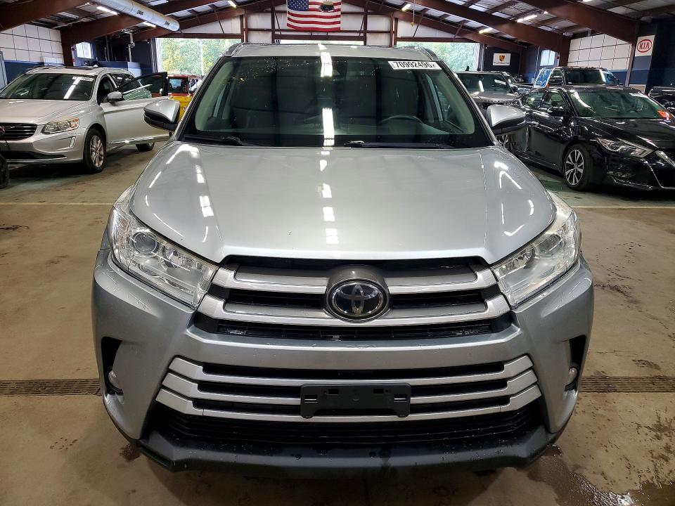 Photo 5 from auction – 2019 TOYOTA HIGHLANDER with VIN 5TDJZRFH8KS565141