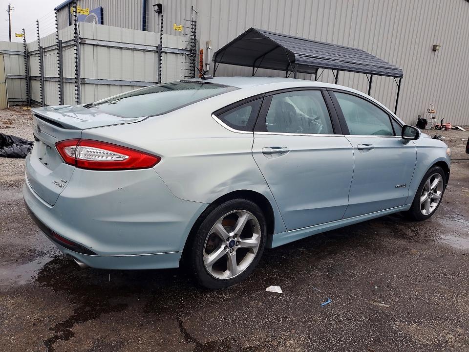 Photo 3 from auction – 2013 FORD FUSION with VIN 3FA6P0LUXDR321107