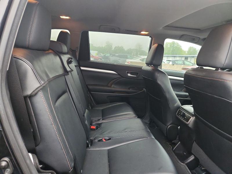 Photo 11 from auction – 2016 TOYOTA HIGHLANDER with VIN 5TDJKRFHXGS266276