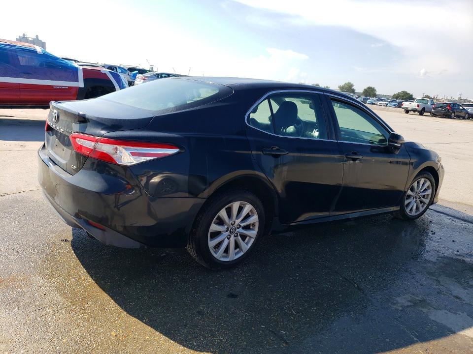 Photo 3 from auction – 2018 TOYOTA CAMRY with VIN 4T1B11HK6JU077284