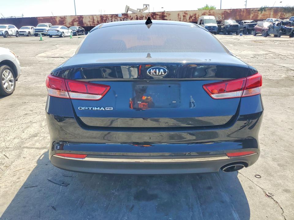 Photo 6 from auction – 2017 KIA OPTIMA with VIN 5XXGT4L32HG152701