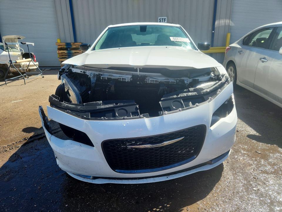 Photo 5 from auction – 2019 CHRYSLER 300 with VIN 2C3CCAAG1KH609851