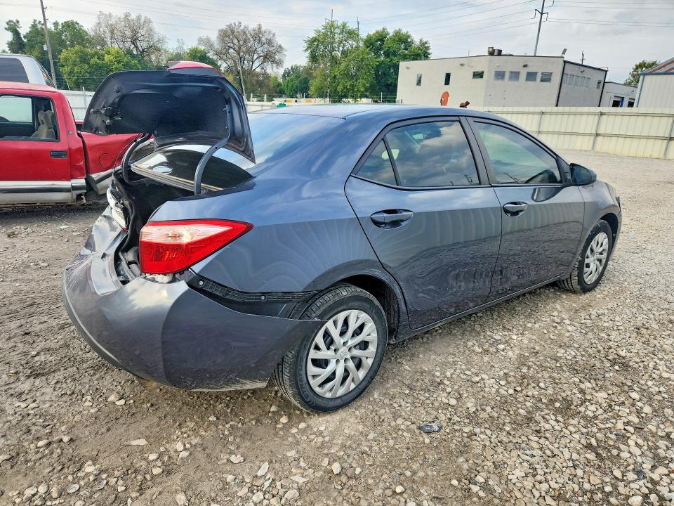 Снимка 3 от търг – 2018 TOYOTA COROLLA с VIN 2T1BURHE3JC075817