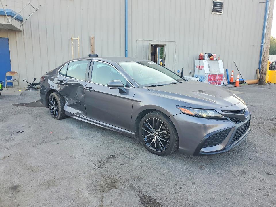 Снимка 4 от търг – 2022 TOYOTA CAMRY с VIN 4T1G11AK7NU713247