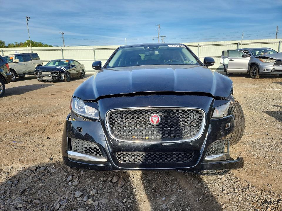 Photo 5 from auction – 2017 JAGUAR XF with VIN SAJBK4BV1HCY40576