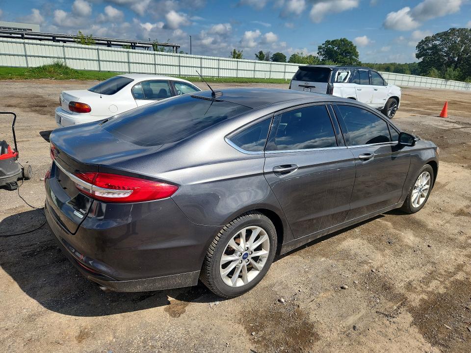Photo 3 from auction – 2017 FORD FUSION with VIN 3FA6P0HD5HR103834