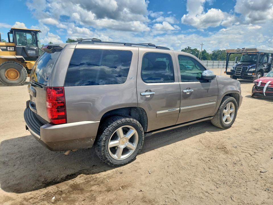 Photo 3 from auction – 2012 CHEVROLET TAHOE with VIN 1GNSCCE01CR295384