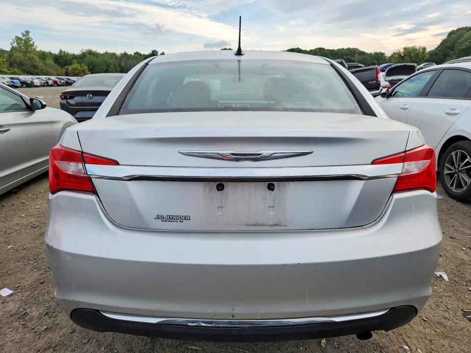 صورة رقم 6 من المزاد - 2011 CHRYSLER 200 مع VIN 1C3BC1FB2BN571157