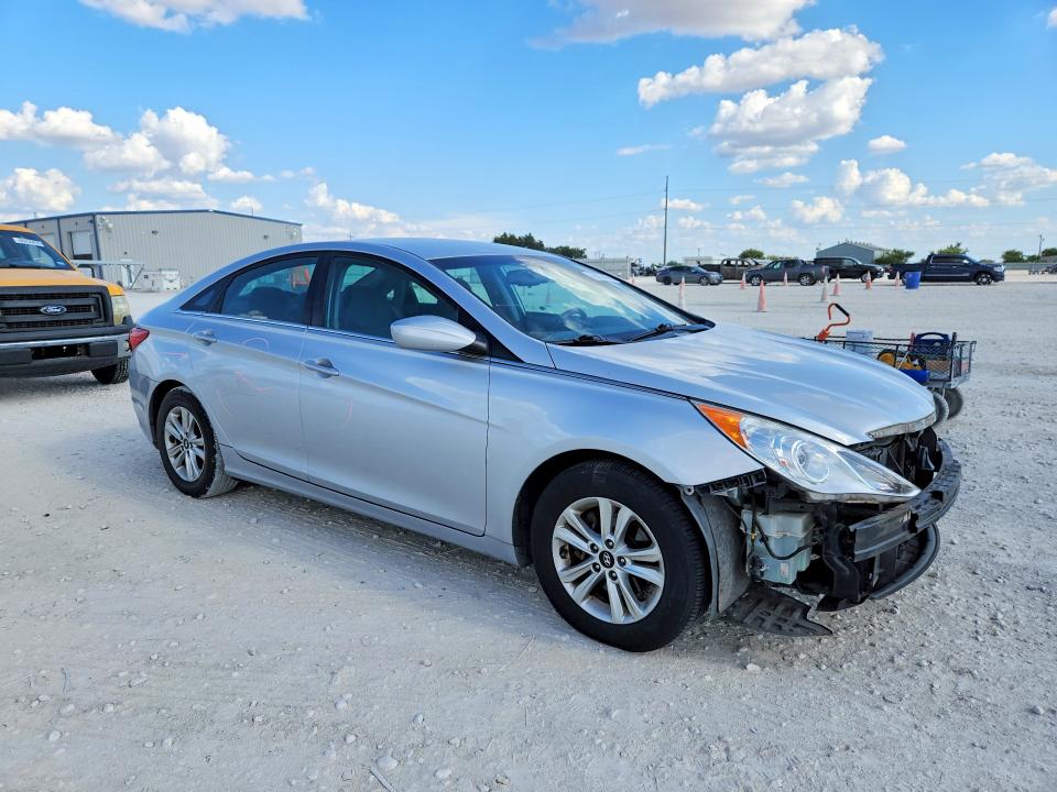Photo 4 from auction – 2013 HYUNDAI SONATA with VIN 5NPEB4AC6DH642473