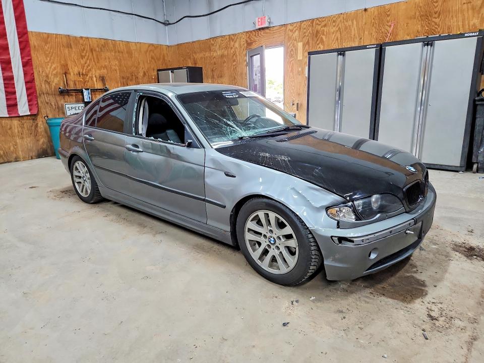 Photo 4 from auction – 2004 BMW 325 with VIN WBAEV33434KR30912