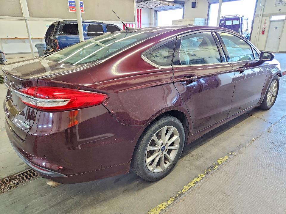 Photo 3 from auction – 2017 FORD FUSION with VIN 3FA6P0HD7HR195738