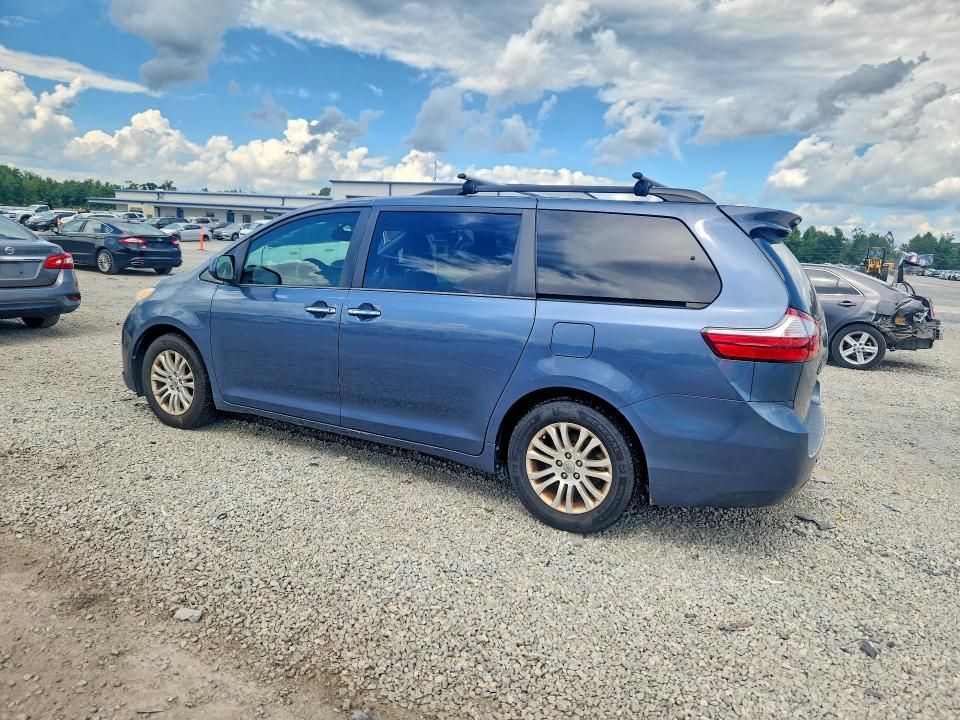 Снимка 2 от търг – 2017 TOYOTA SIENNA с VIN 5TDYZ3DC0HS877126