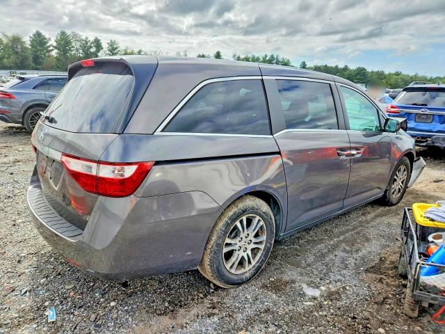 Снимка 3 от търг – 2011 HONDA ODYSSEY с VIN 5FNRL5H6XBB029336