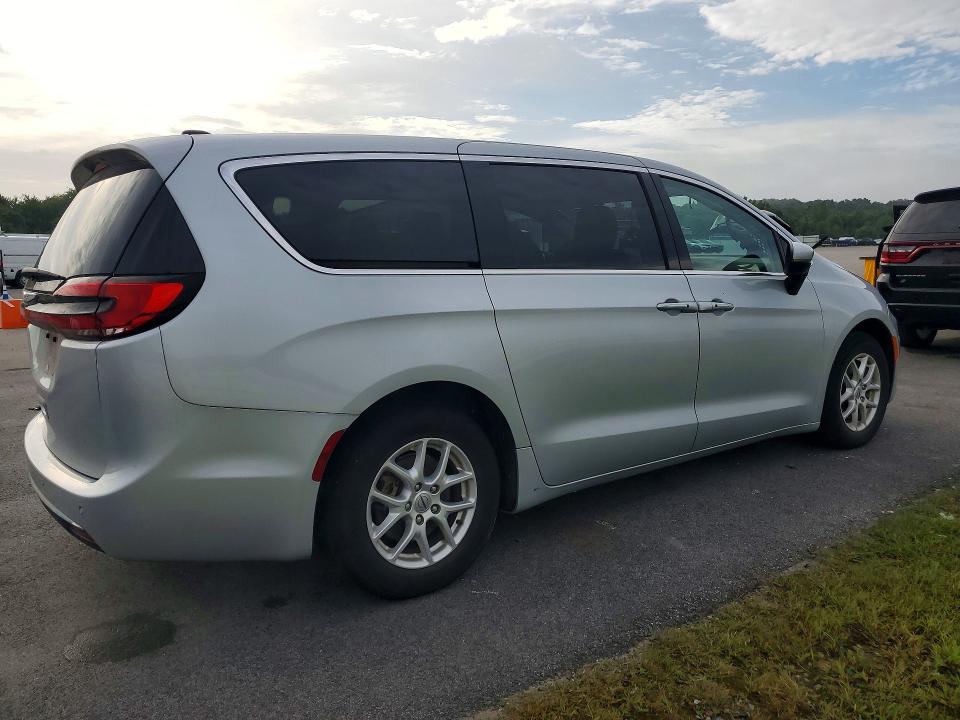 Photo 3 from auction – 2023 CHRYSLER PACIFICA with VIN 2C4RC1BG8PR582198