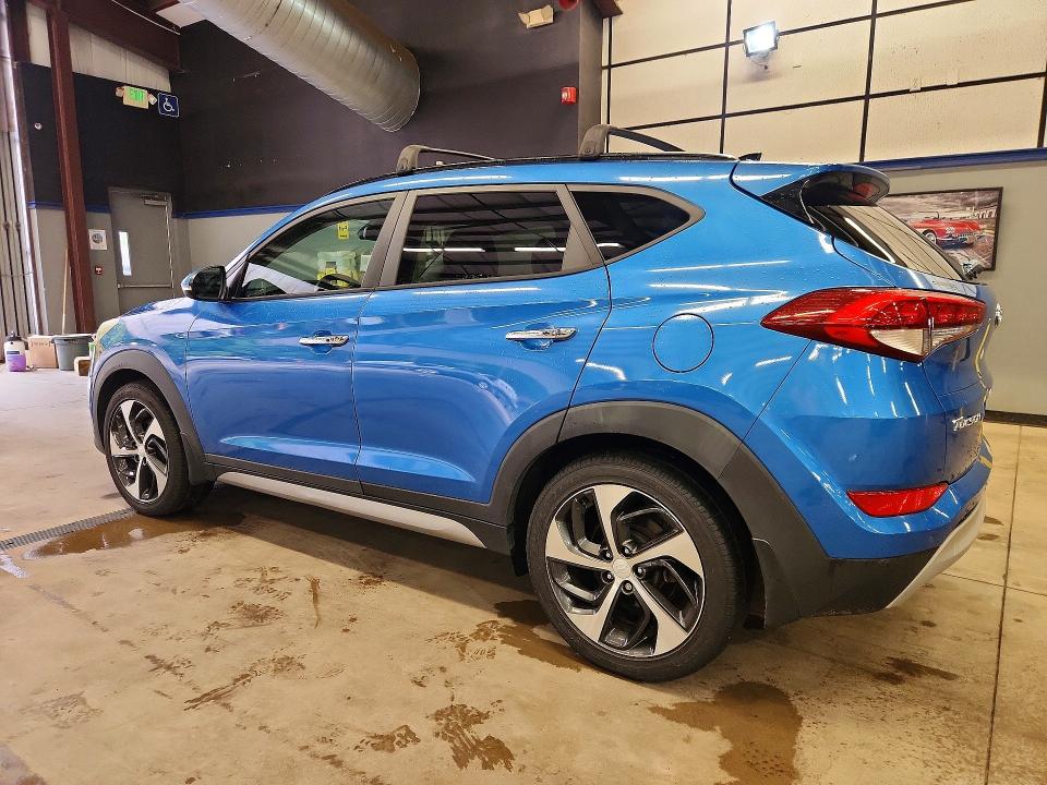 Photo 2 from auction – 2017 HYUNDAI TUCSON with VIN KM8J3CA27HU303922