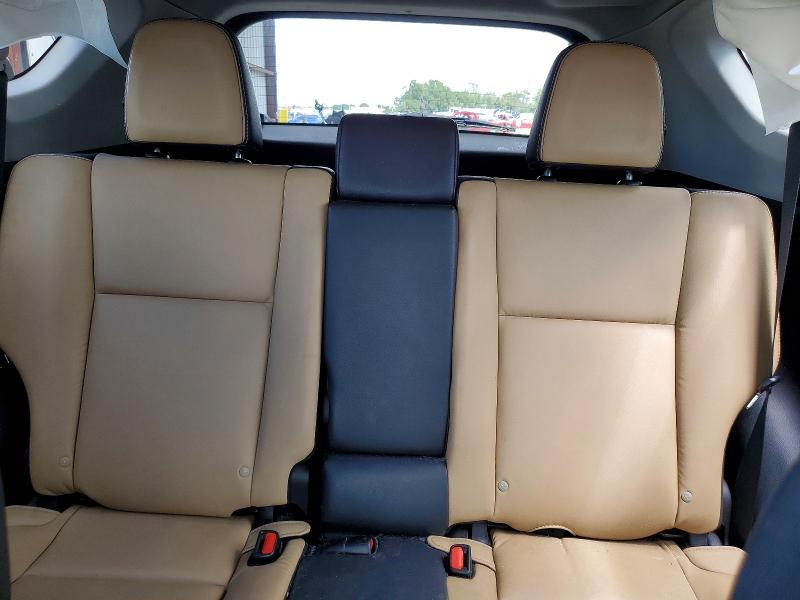 Photo 10 from auction – 2017 TOYOTA RAV4 with VIN 2T3DFREV4HW633990