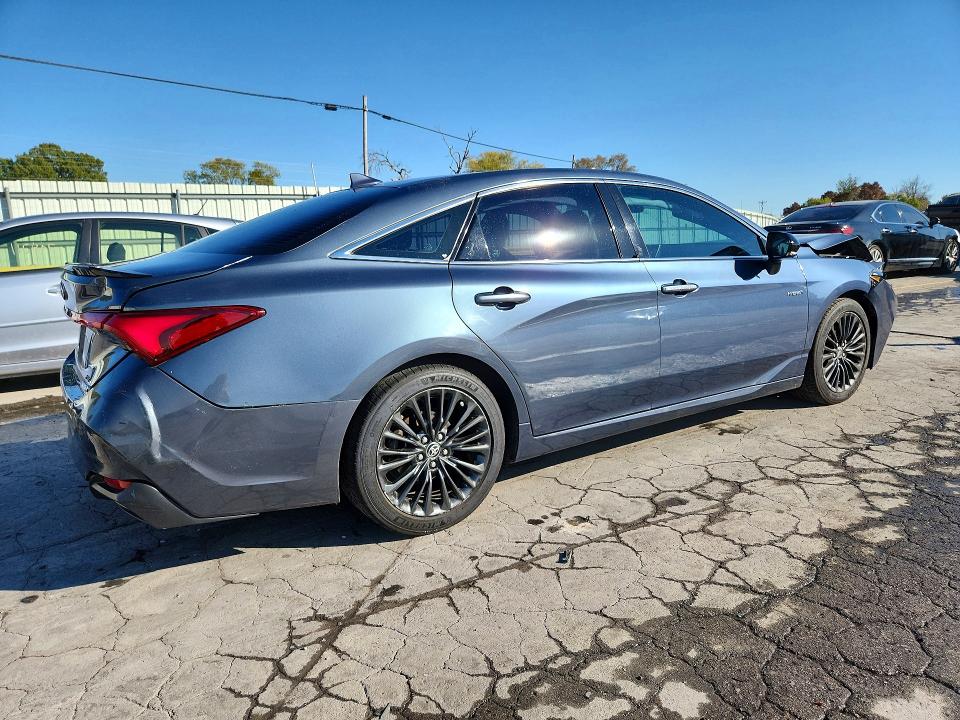Zdjęcie 3 z aukcji – 2021 TOYOTA AVALON z VIN 4T1EA1AB2MU007633