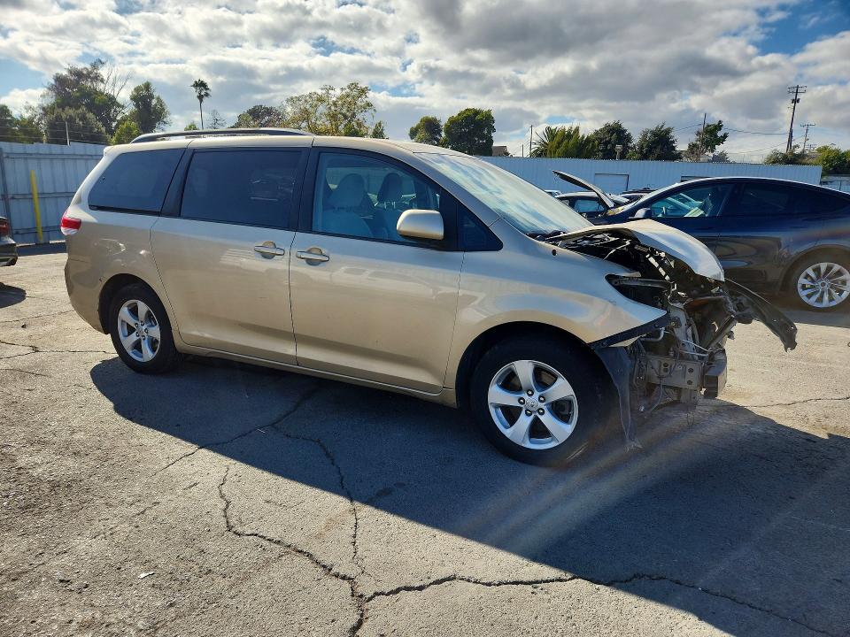 Photo 4 from auction – 2011 TOYOTA SIENNA with VIN 5TDKK3DCXBS063308