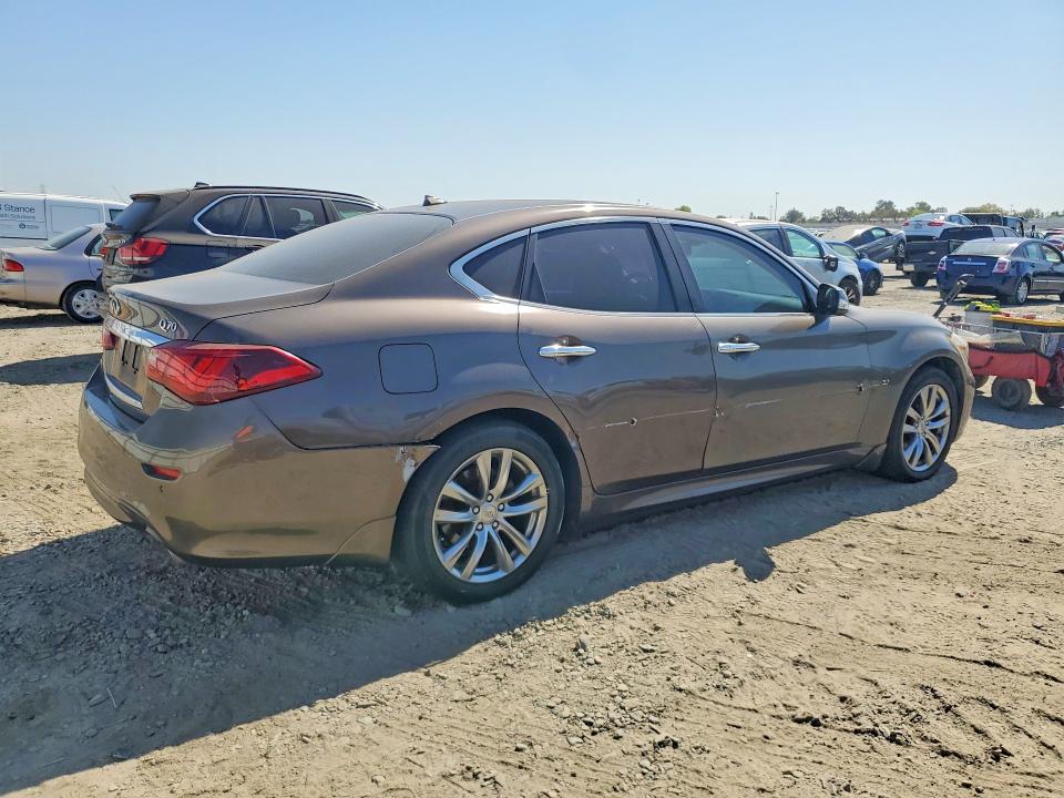 Photo 3 from auction – 2016 INFINITI Q70 with VIN JN1BY1AP7GM220244