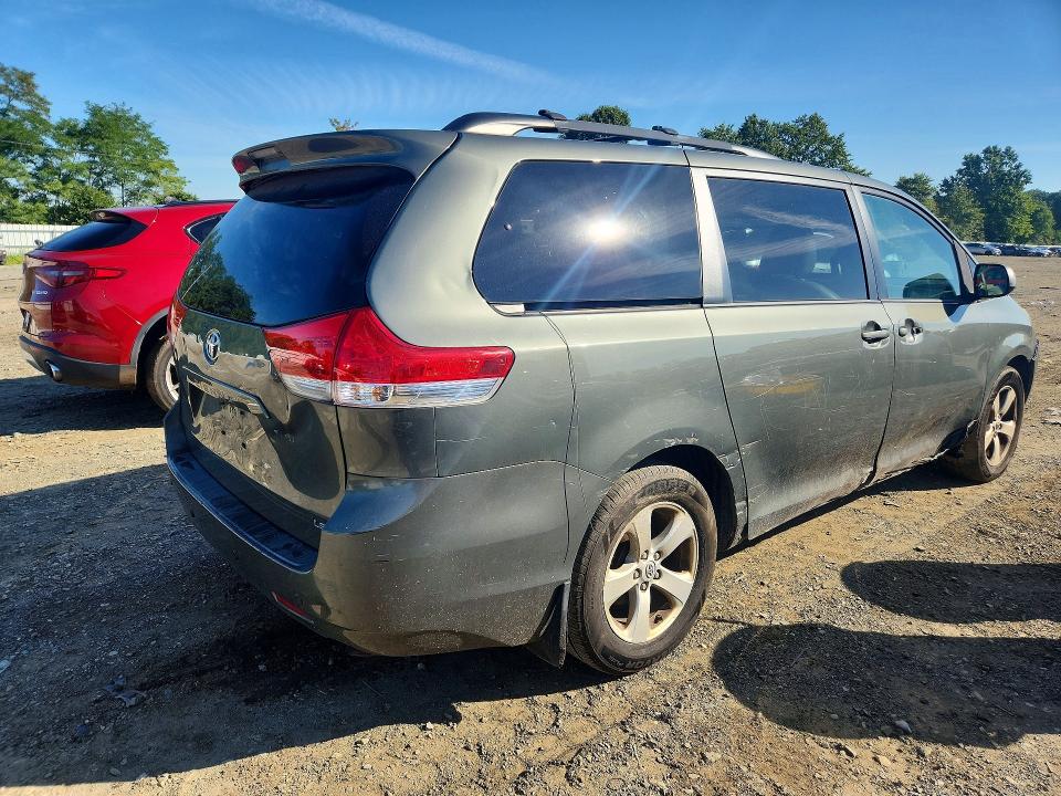 Photo 3 from auction – 2013 TOYOTA SIENNA with VIN 5TDKK3DC9DS298916