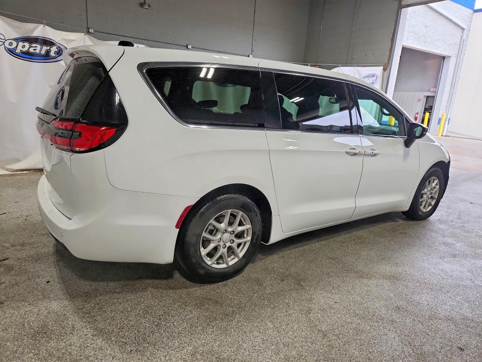 Photo 3 from auction – 2027 CHRYSLER PACIFICA with VIN 2C4RC1BG1VR559102
