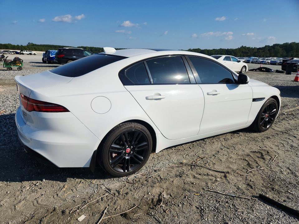 Снимка 3 от търг – 2020 JAGUAR XE с VIN SAJAE4FX7LCP63719