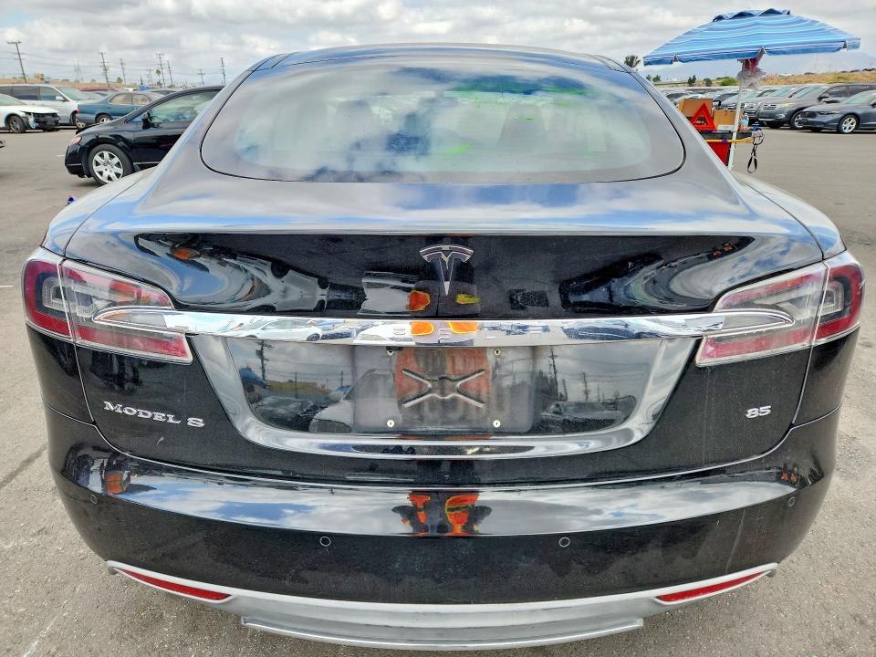 Foto 6 de la subasta – 2013 TESLA MODEL S con VIN 5YJSA1CN2DFP28025