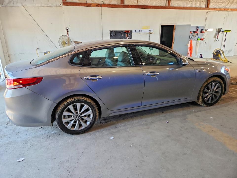 Zdjęcie 3 z aukcji – 2017 KIA OPTIMA z VIN 5XXGU4L33HG159010