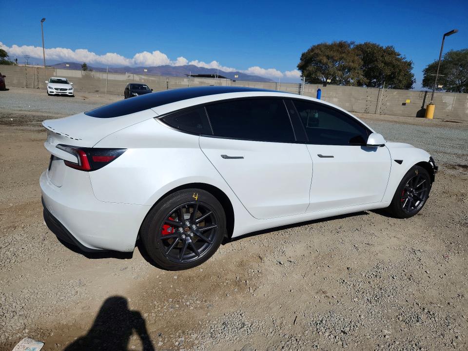 Снимка 3 от търг – 2025 TESLA MODEL 3 с VIN 5YJ3E1EA7SF980272