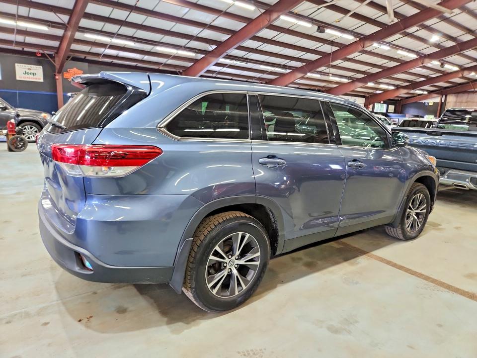 Photo 3 from auction – 2019 TOYOTA HIGHLANDER with VIN 5TDBZRFH3KS986561