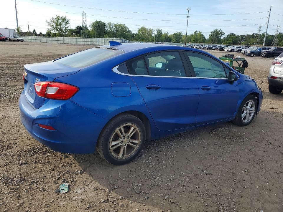 Photo 3 from auction – 2018 CHEVROLET CRUZE with VIN 1G1BE5SM3J7239485