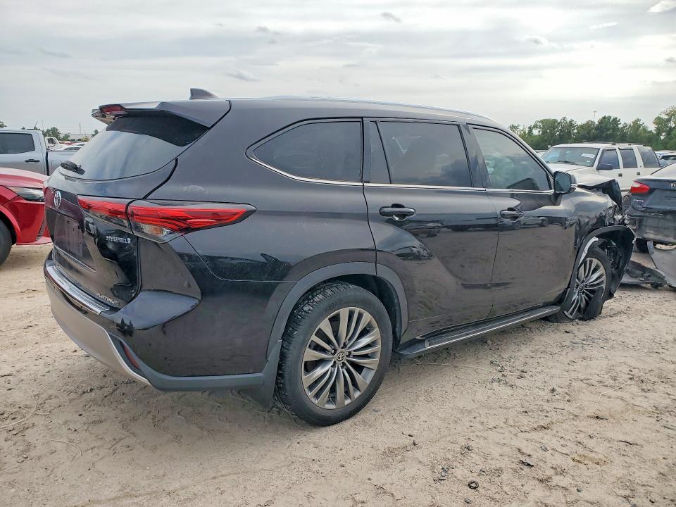 Photo 3 from auction – 2021 TOYOTA HIGHLANDER with VIN 5TDFARAH8MS006079