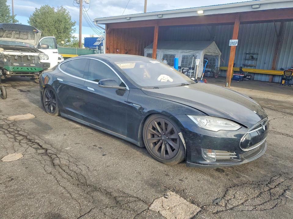 Фото 4 с аукциона – 2013 TESLA MODEL S с VIN 5YJSA1CN9DFP16180