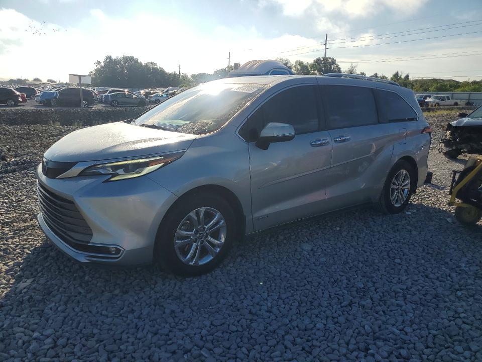 TOYOTA SIENNA 2021 with VIN 5TDESKFC7MS007642 - Photo from auction