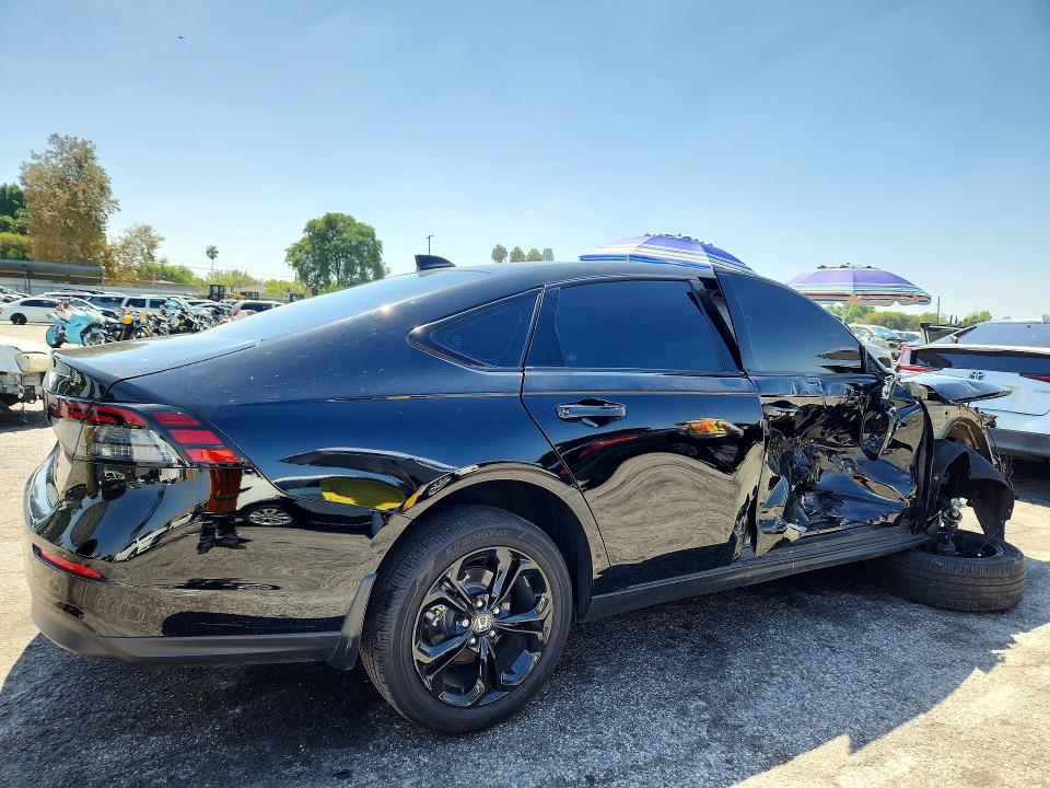 Снимка 3 от търг – 2025 HONDA ACCORD с VIN 1HGCY1F41SA064052