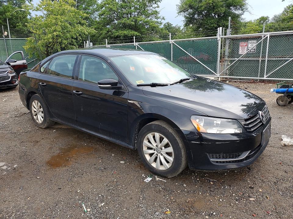 Photo 4 from auction – 2015 VOLKSWAGEN PASSAT with VIN 1VWAT7A32FC004679