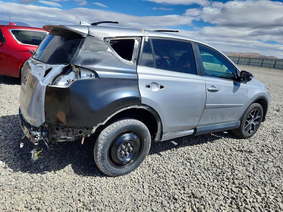 Foto 3 de la subasta – 2017 TOYOTA RAV4 con VIN 2T3JFREV2HW664142