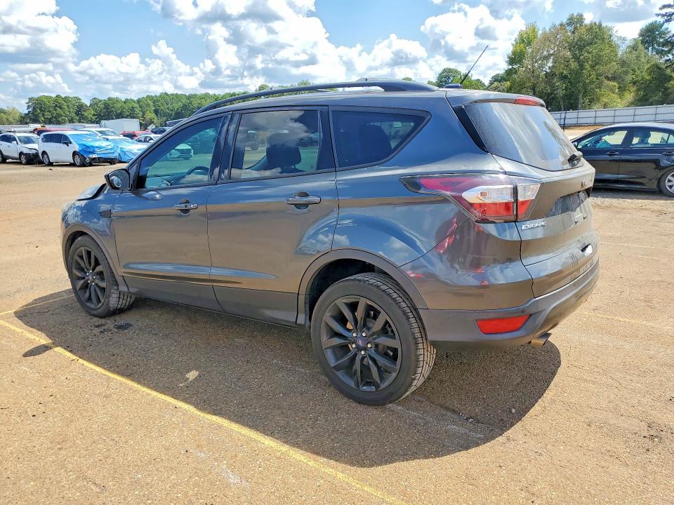 Photo 2 from auction – 2017 FORD ESCAPE with VIN 1FMCU0J98HUA22472