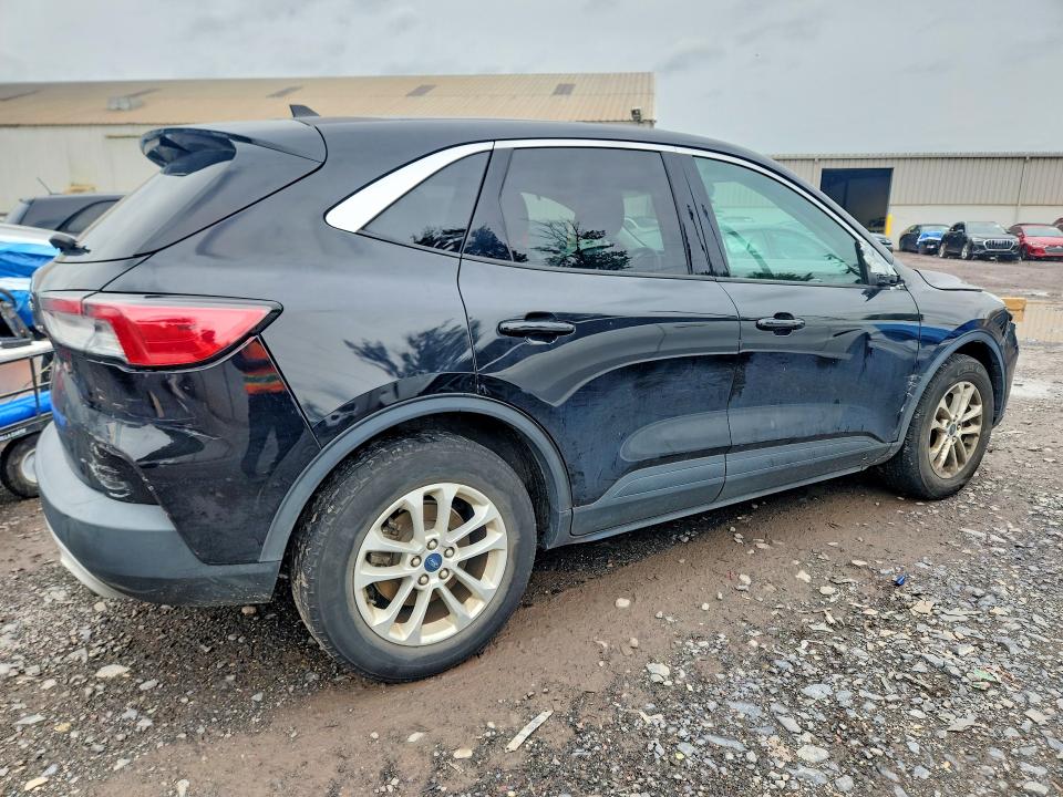 Photo 3 from auction – 2022 FORD ESCAPE with VIN 1FMCU0G68NUA06281