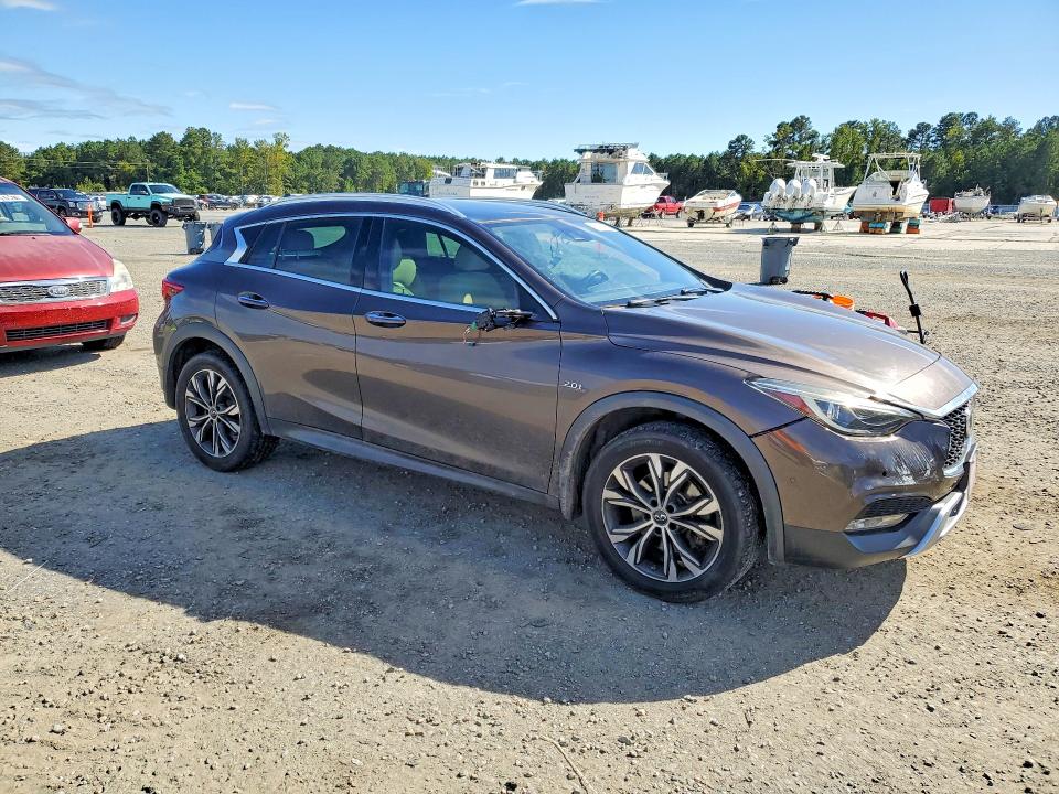Снимка 4 от търг – 2017 INFINITI QX30 с VIN SJKCH5CR9HA023700